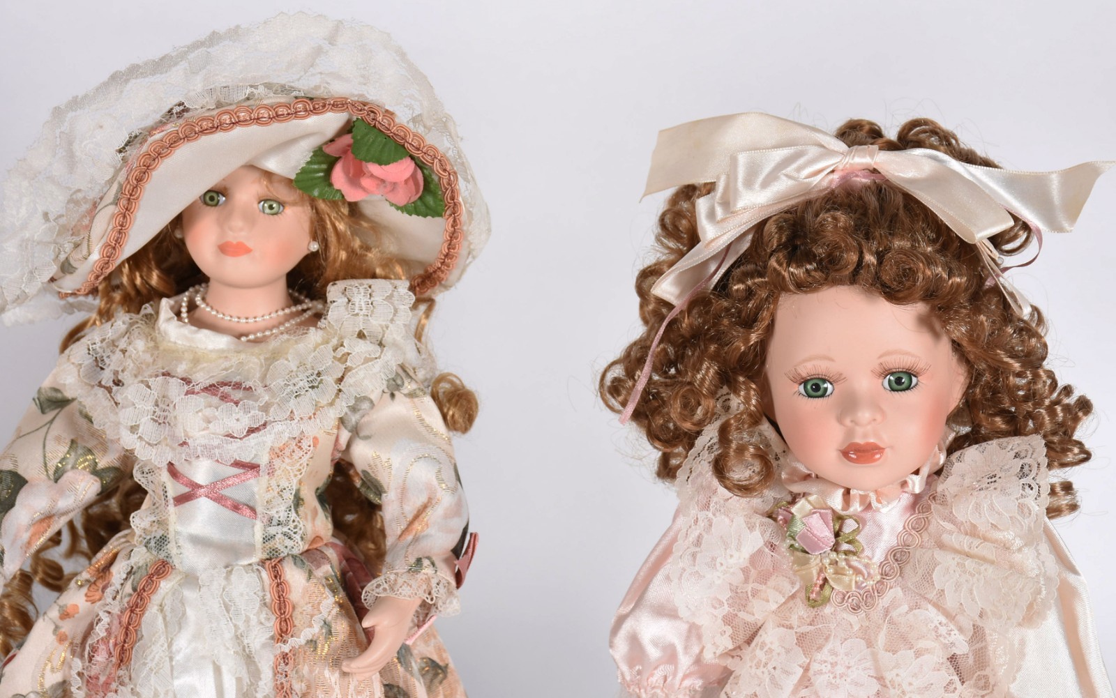 Cinco bonecas de porcelana diversas. - foto 3 de 5
