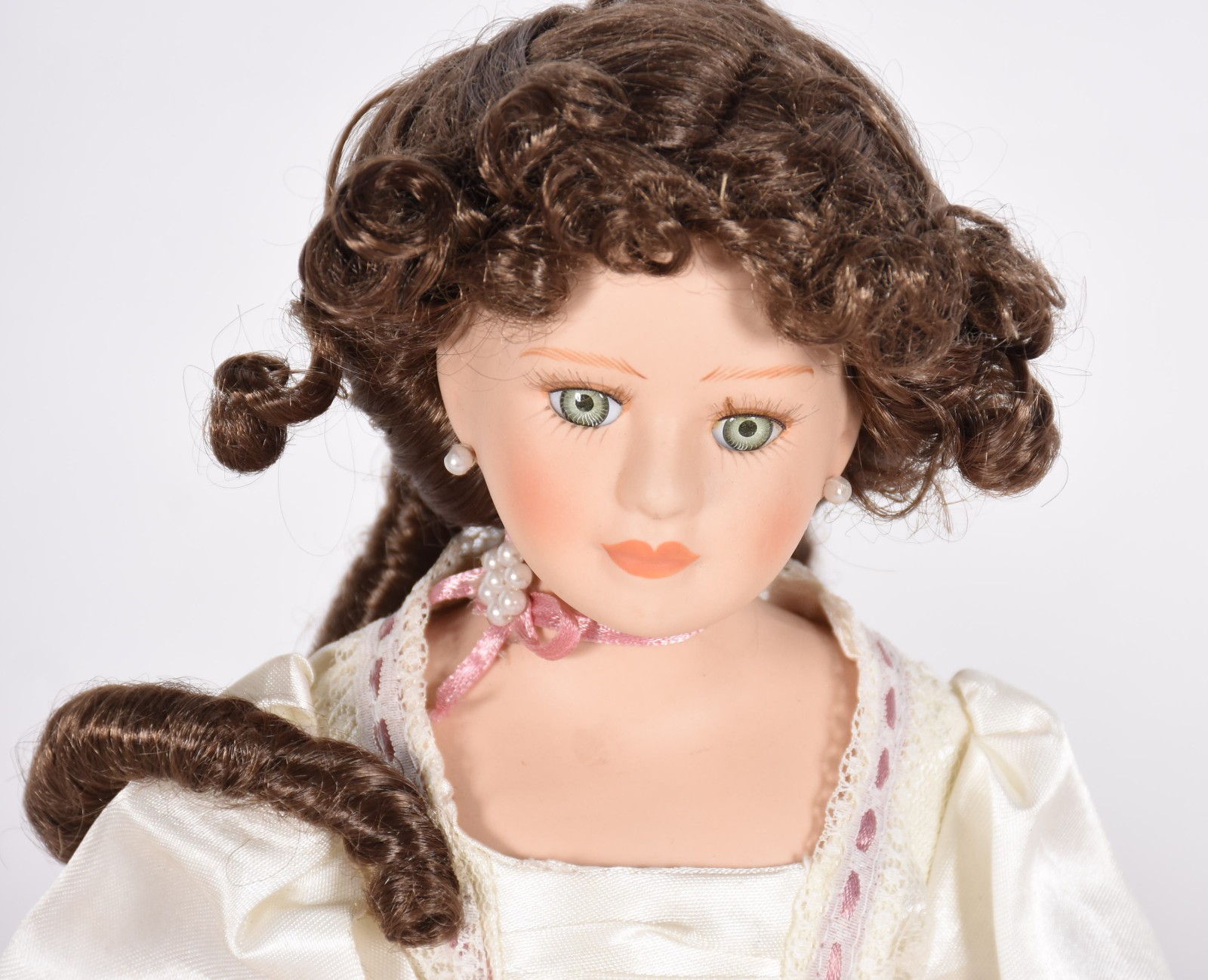 Cinco bonecas de porcelana diversas. - foto 3 de 5