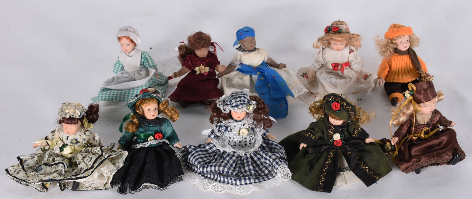 Dez bonecas de porcelana articuladas. - foto 1 de 4