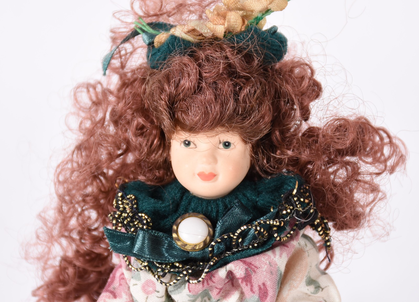 Cinco bonecas de porcelana diversas. - foto 4 de 5