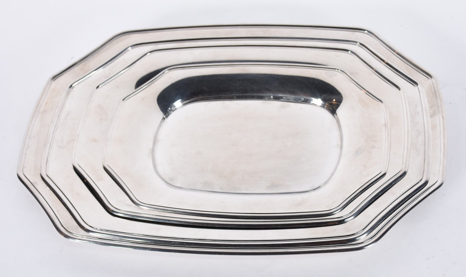 Conjunto de inox composto de: 4 bandejas, baixela com 5 travessas e... - foto 5 de 7