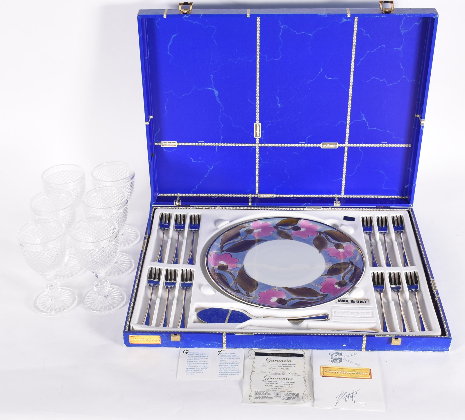 Conjunto para bolo no estojo, composto de prato de porcelana, 6... - foto 1 de 10