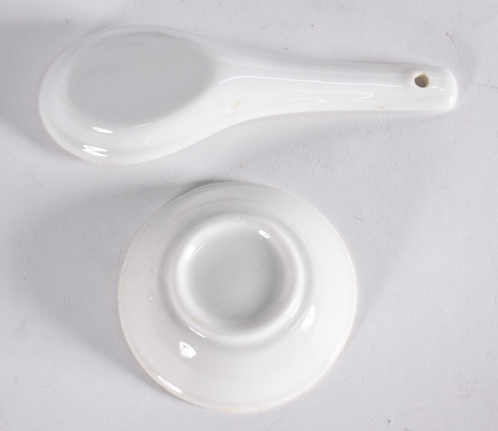 Conjunto de chá de cerâmica chinesa composto de: 6 bowls, bule, 4... - foto 8 de 8
