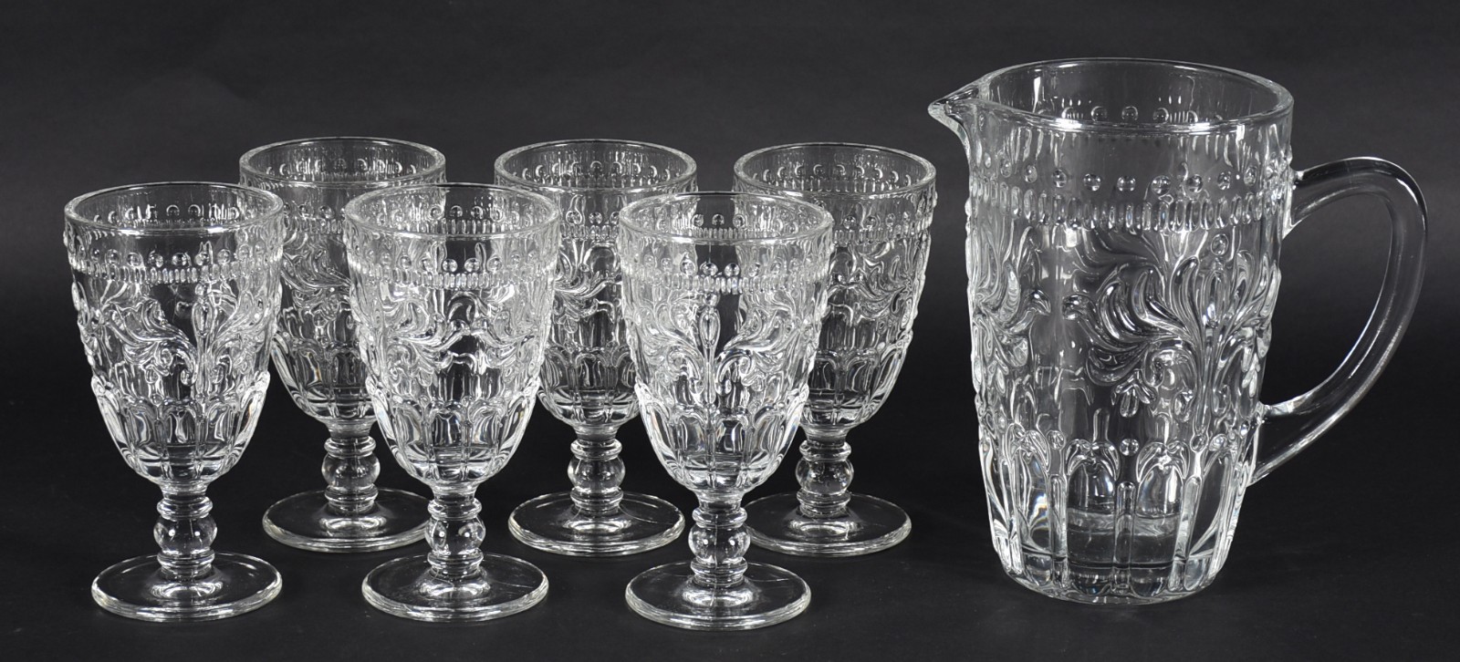Conjunto em demi cristal composto de 6 taças e jarra para refresco... - foto 1 de 3