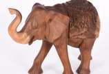 Estatueta representando elefante de madeira ent... - Estatueta representando elefante de madeira entalhada.