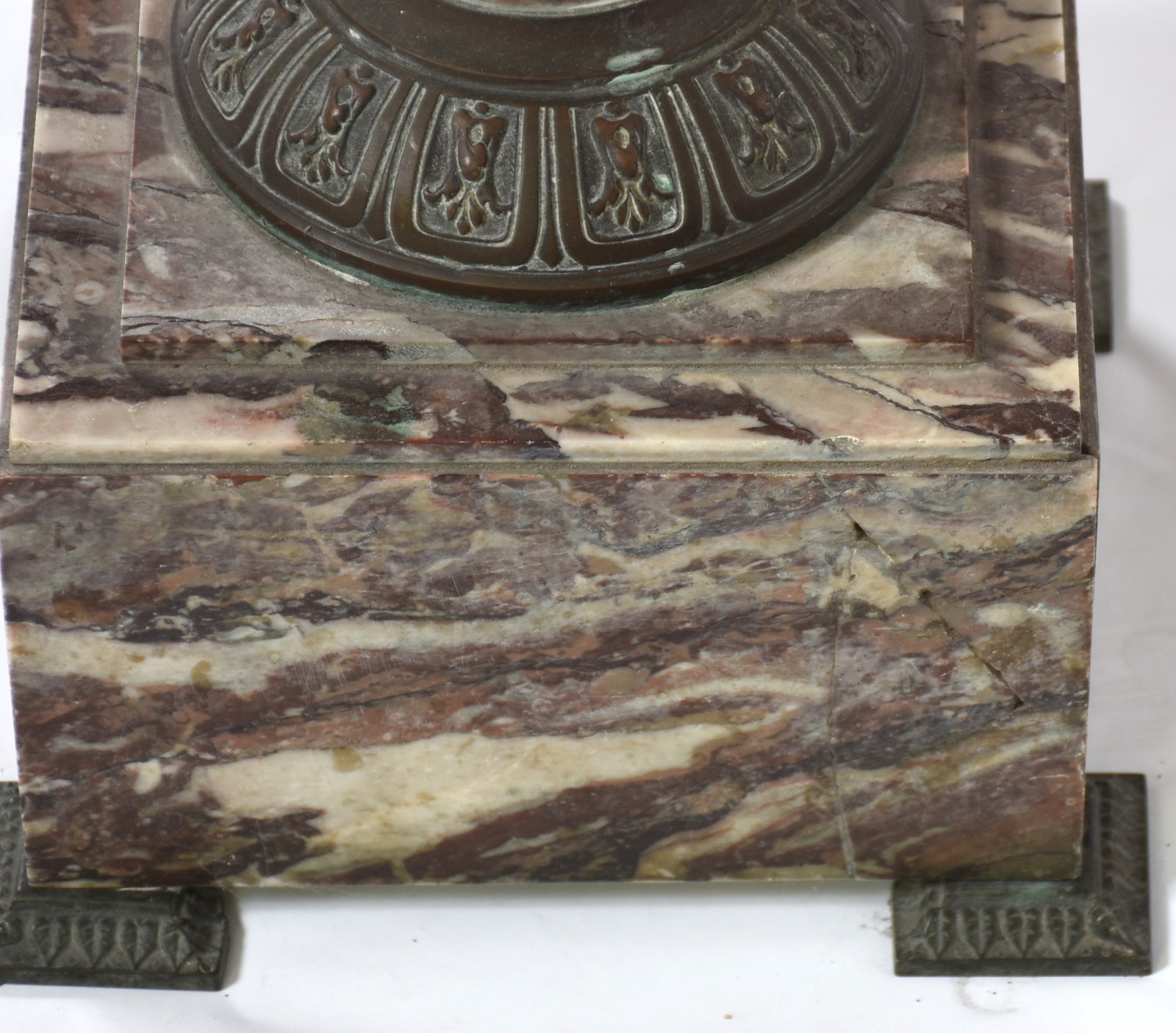 Coluna de mármore com detalhes em bronze (base faltando partes e... - foto 4 de 6