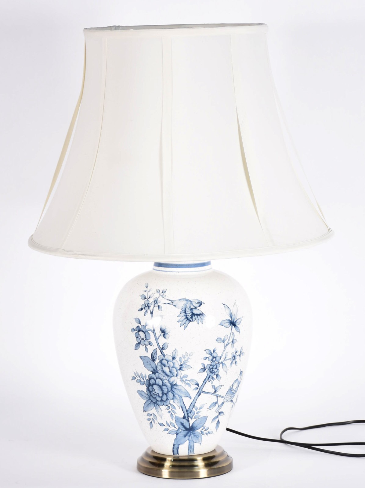 Abatjour de porcelana azul e branca com pássaros. - foto 1 de 3