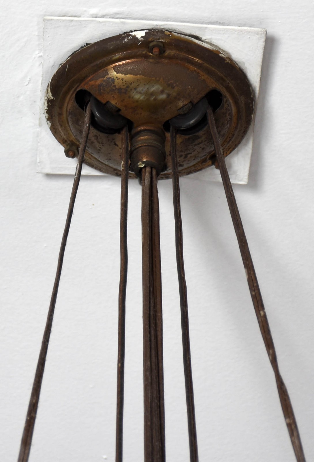 Lustre antigo com armação de metal, "saia" de tecido, altura... - foto 3 de 3
