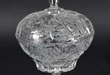 Compoteira de cristal lapidado com base de metal. - Compoteira de cristal lapidado com base de metal.