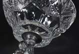 Compoteira de cristal lapidado com base de metal. - Compoteira de cristal lapidado com base de metal.