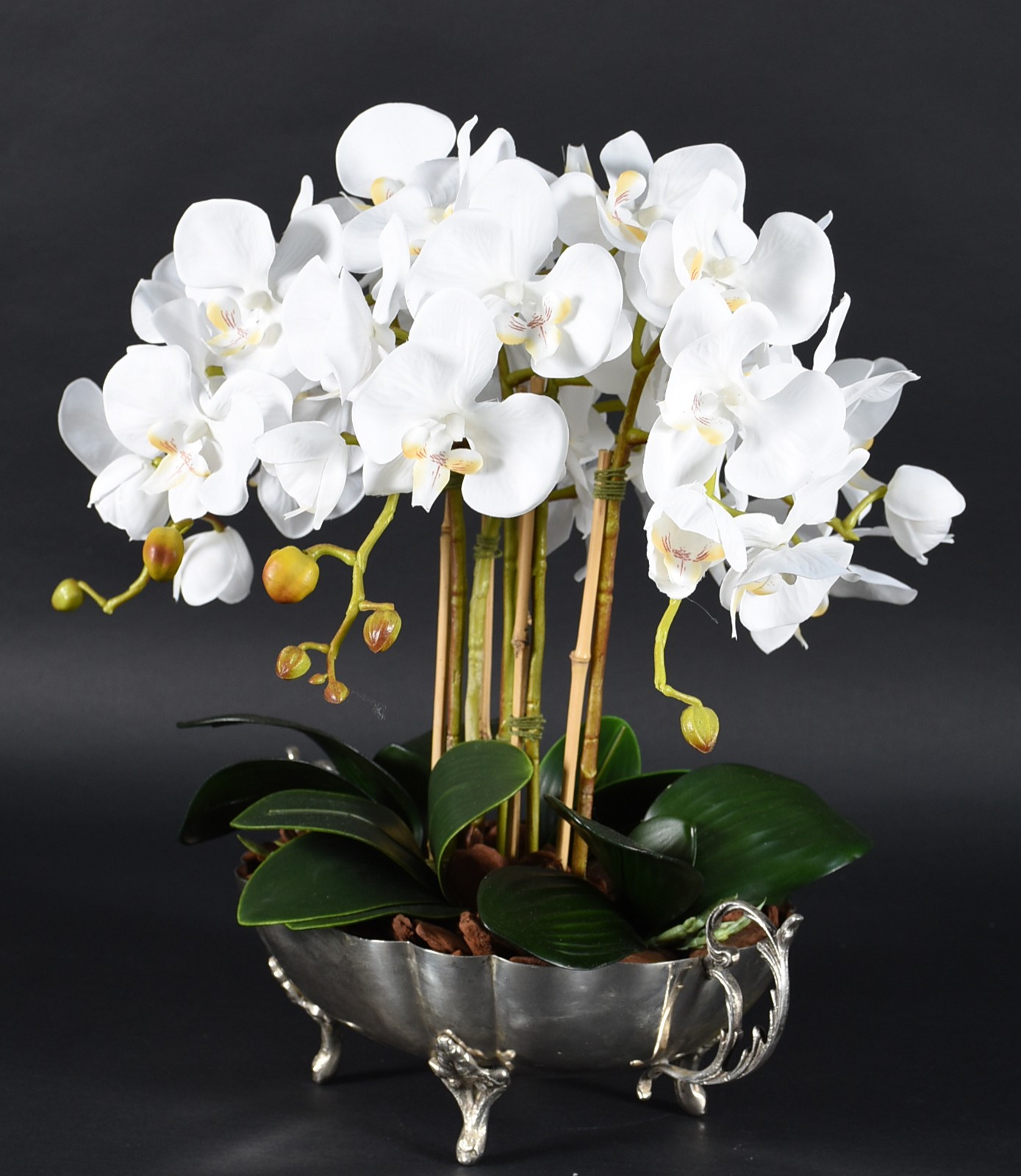 Cachepot com banho de prata com composição floral de orquídeas... - foto 1 de 3