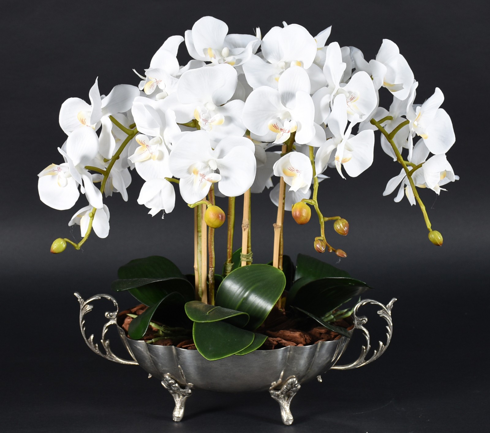 Cachepot com banho de prata com composição floral de orquídeas... - foto 2 de 3
