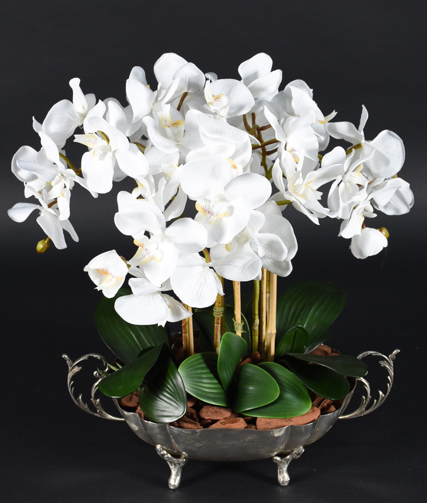 Cachepot com banho de prata com composição floral de orquídeas... - foto 3 de 3