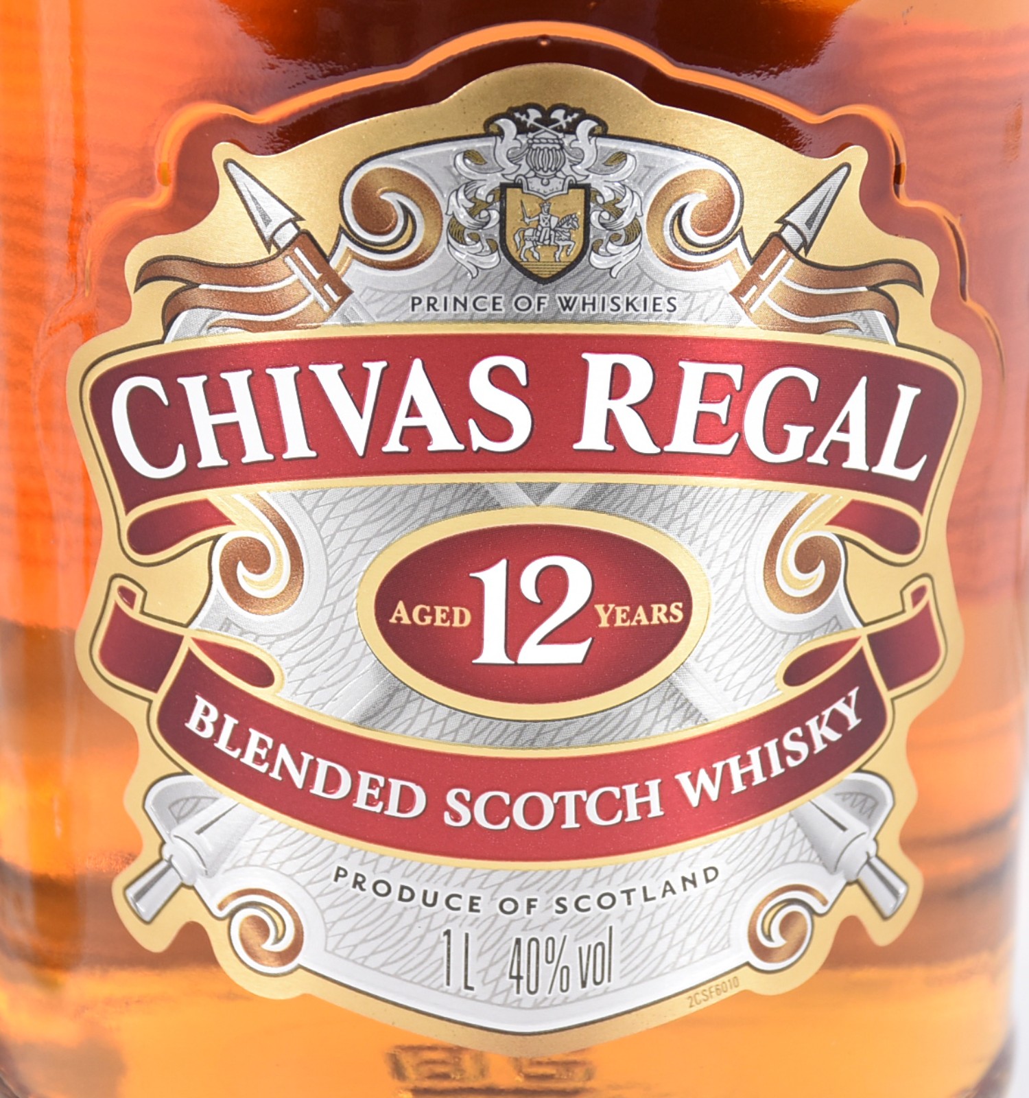 Três garrafas de bebidas, sendo: Whisky Makers Mark, Whisky Chivas 12... - foto 4 de 8