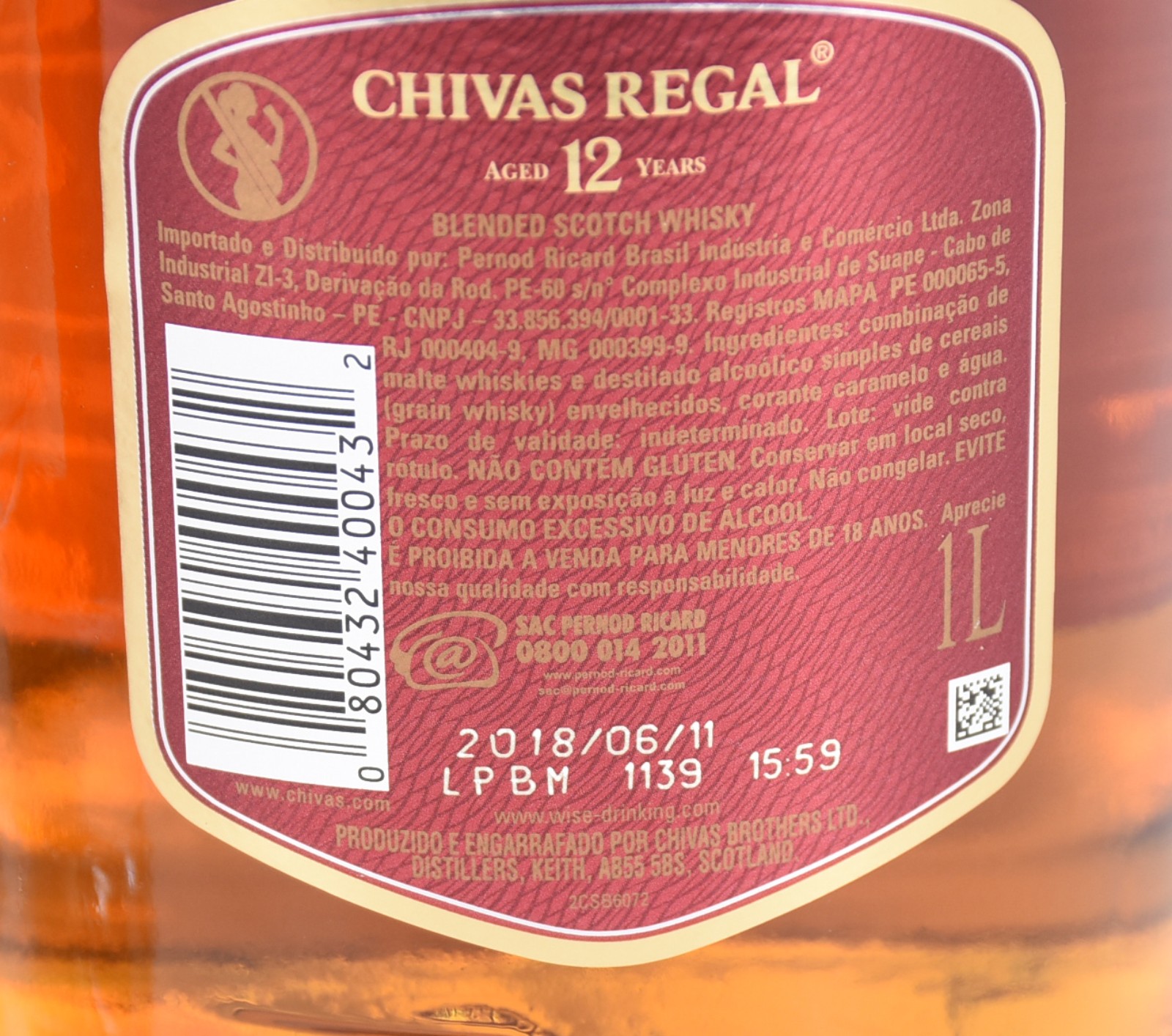 Três garrafas de bebidas, sendo: Whisky Makers Mark, Whisky Chivas 12... - foto 5 de 8