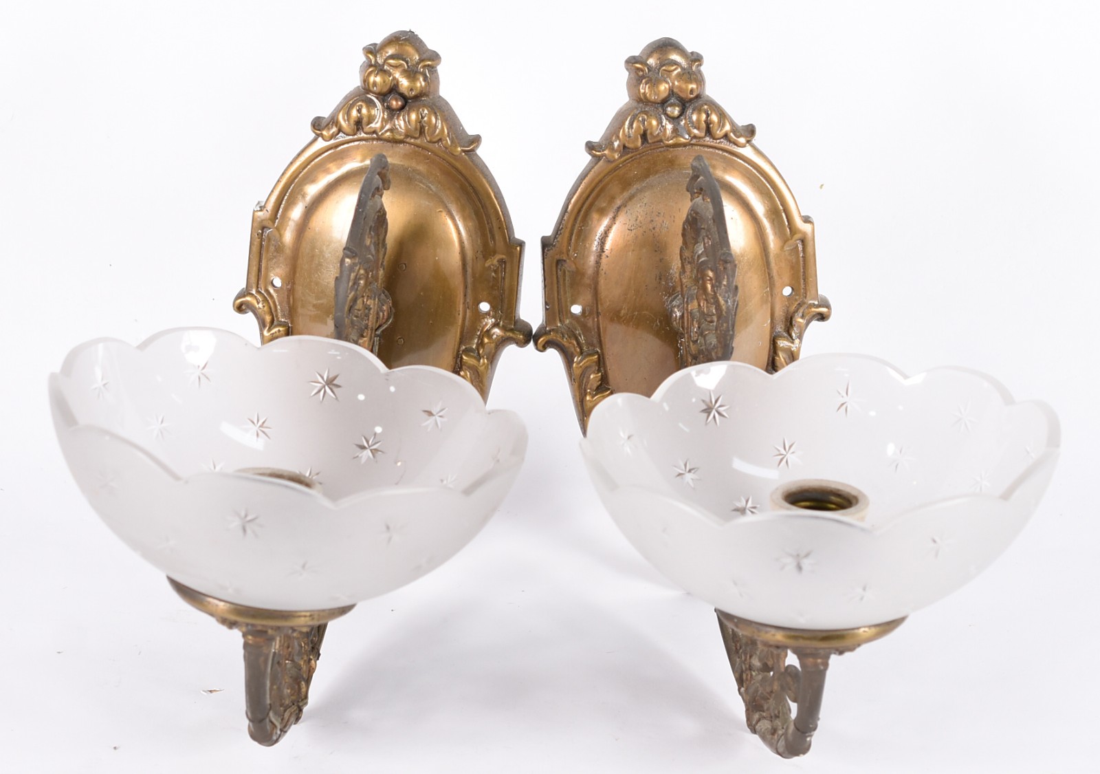 Par de apliques de metal dourado com figuras de mulher de perfil e... - foto 1 de 3