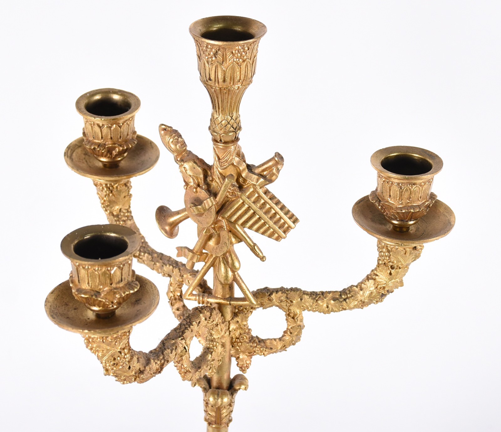 Candelabros de metal dourado para 5 velas. - foto 4 de 6