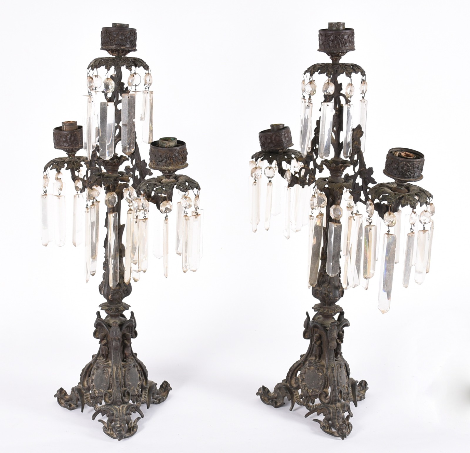 Par de candelabros para 3 luzes cada, pingentes lapidados. - foto 1 de 4