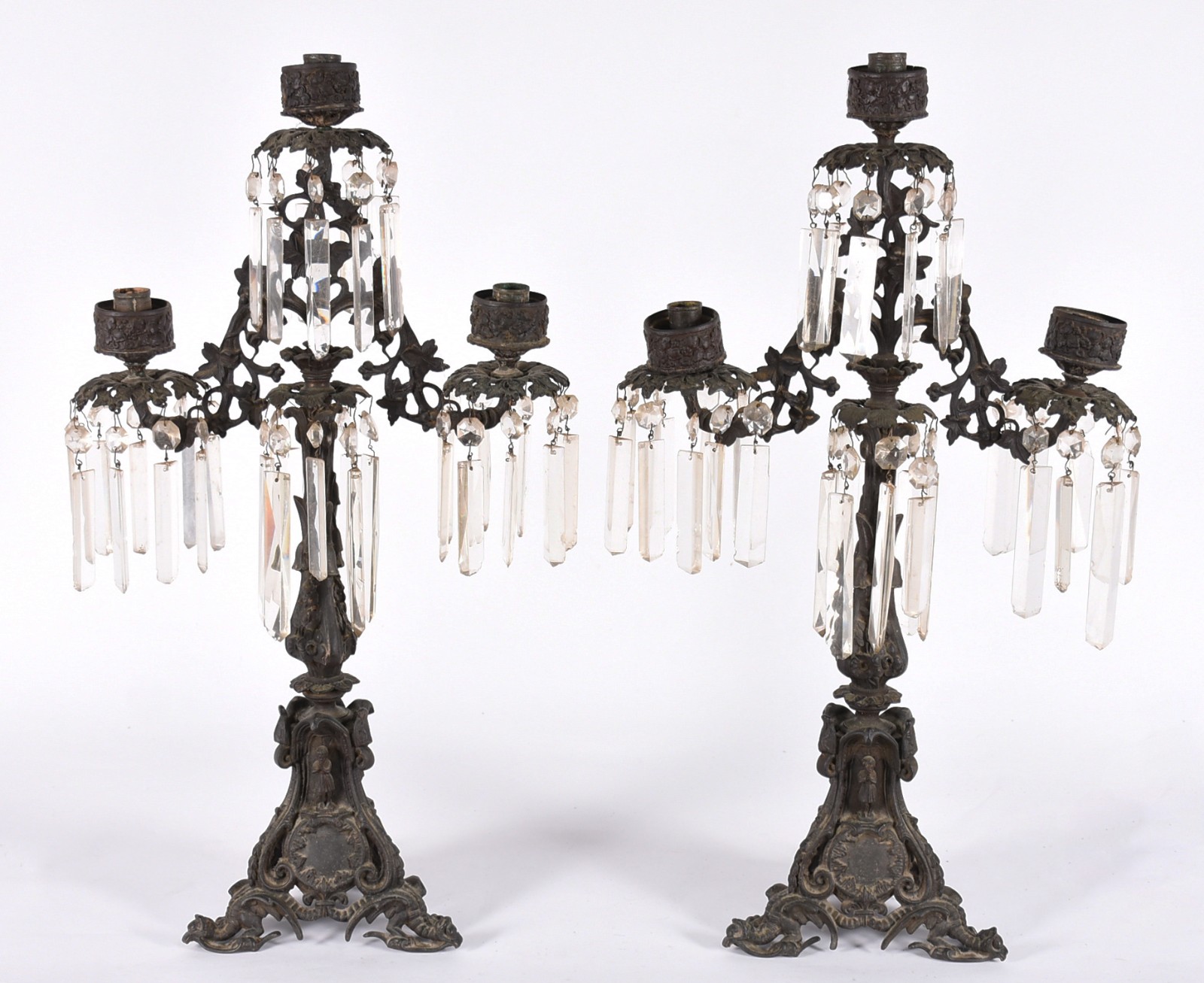 Par de candelabros para 3 luzes cada, pingentes lapidados. - foto 2 de 4