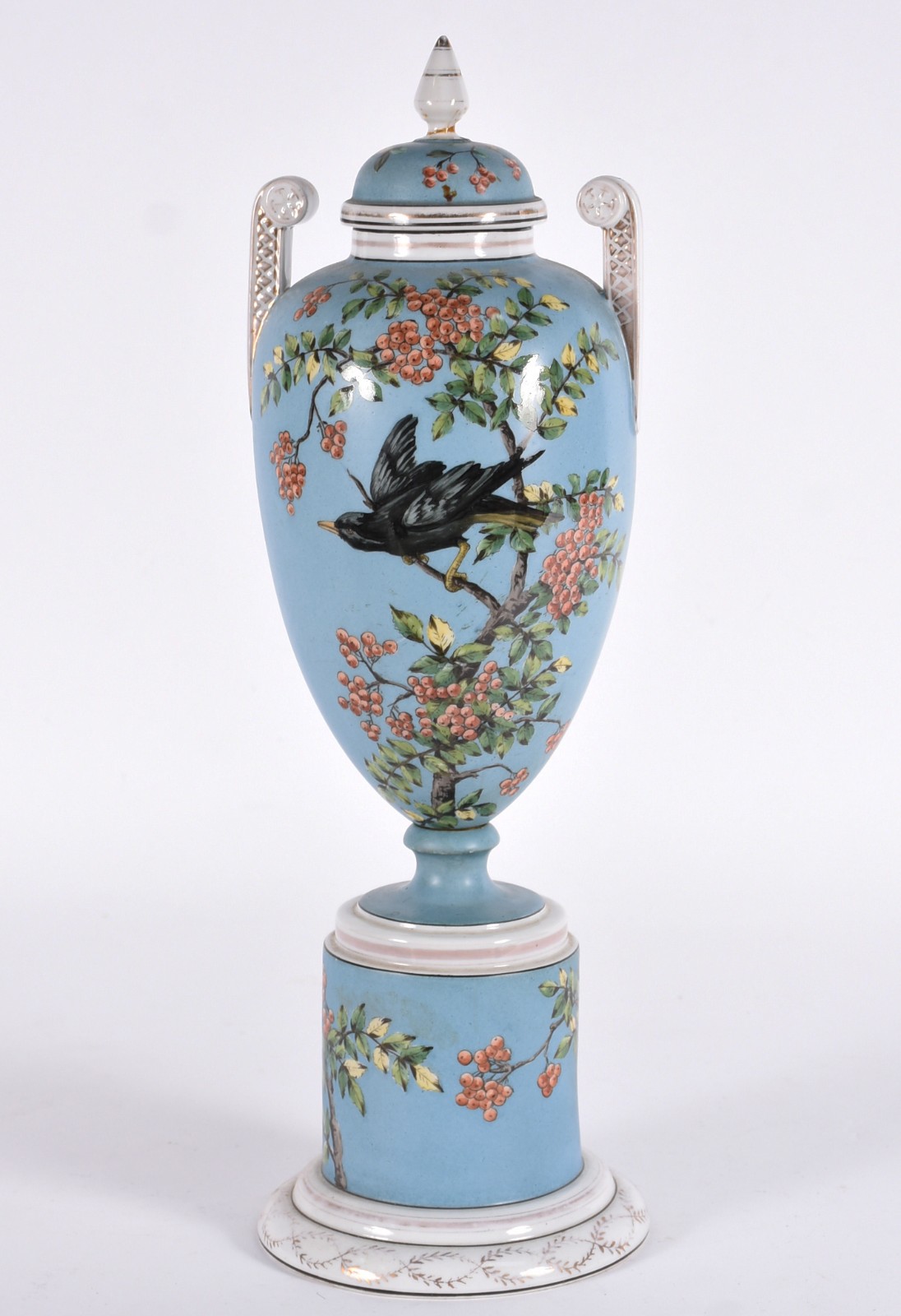 Ânfora de porcelana na cor azul com flores em policromia, pega da... - foto 2 de 6