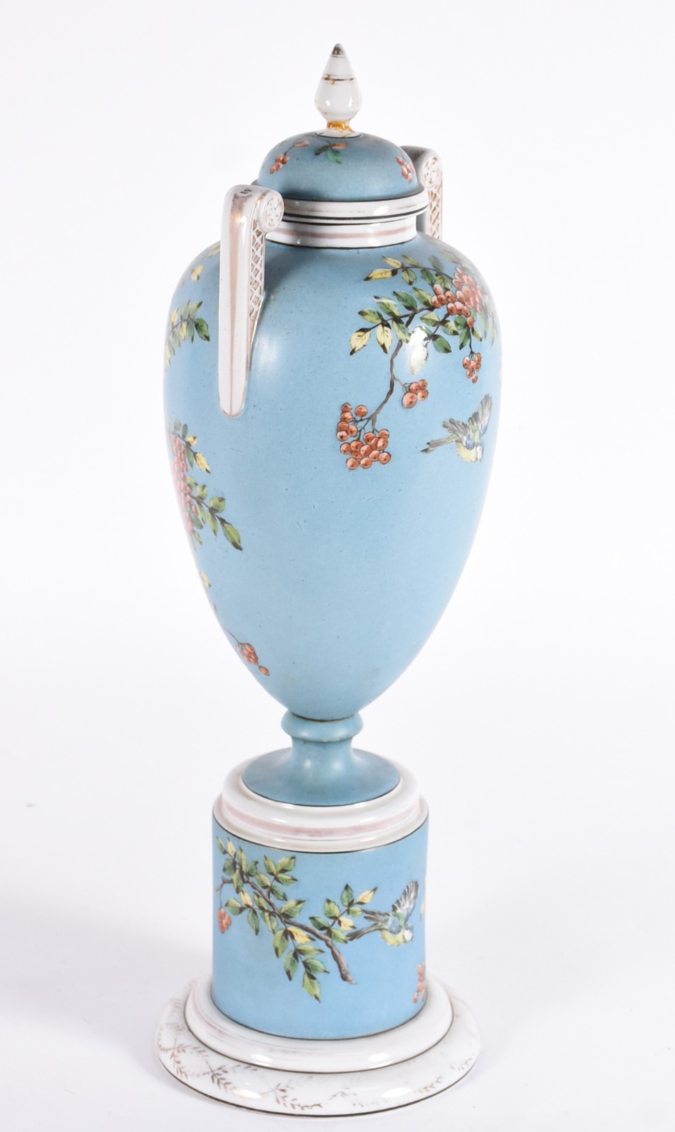 Ânfora de porcelana na cor azul com flores em policromia, pega da... - foto 3 de 6