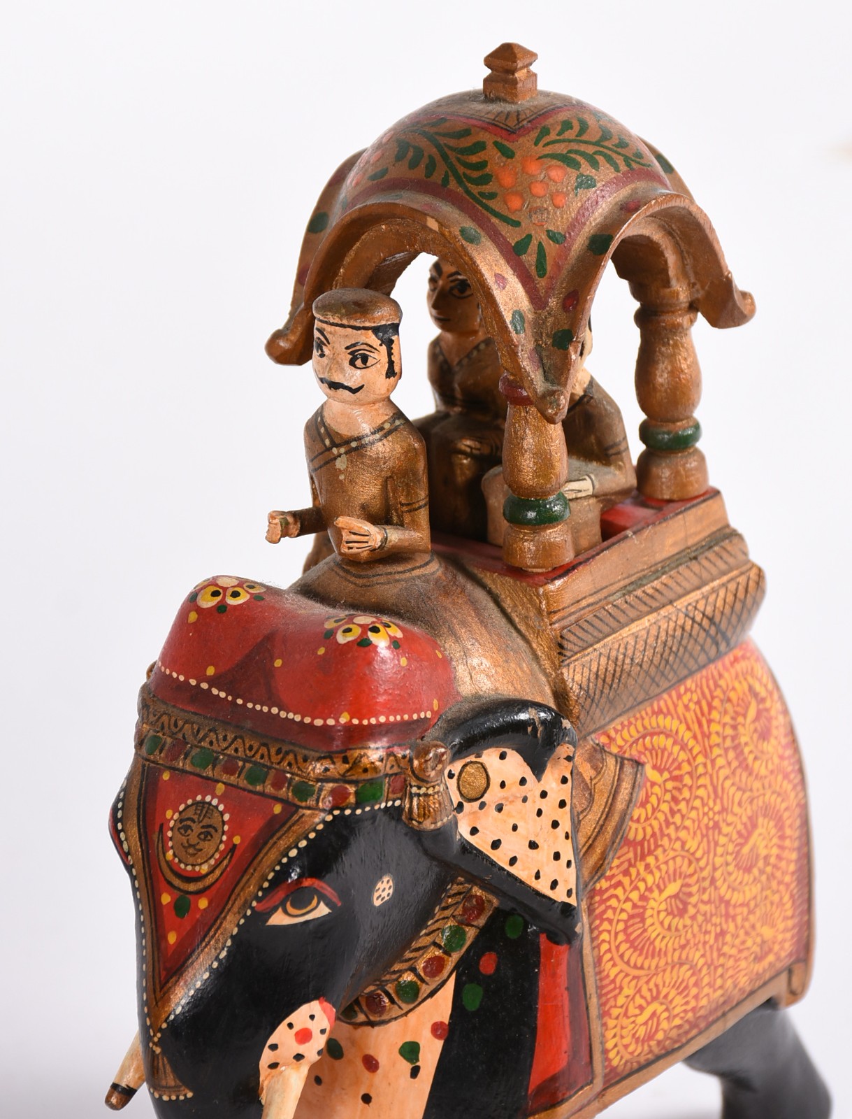 Elefante oriental de madeira (de encaixe); bule oriental de metal. - foto 2 de 6