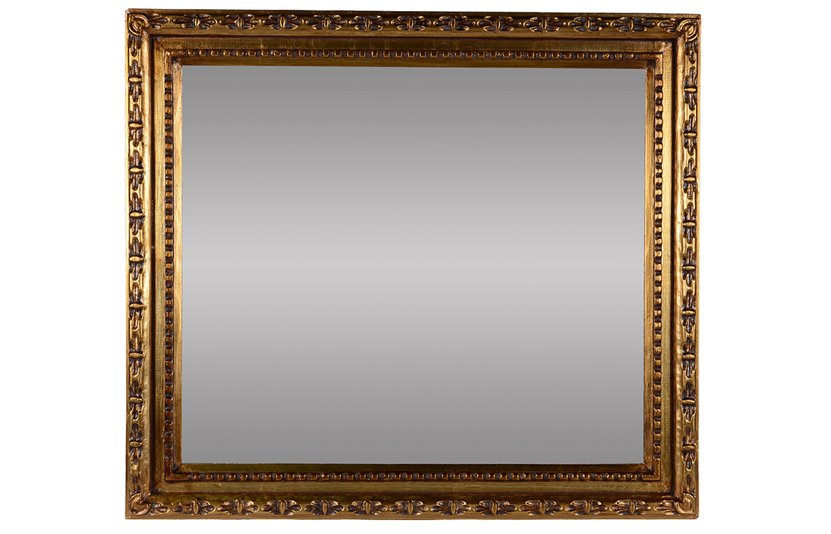 Espelho de cristal com moldura de madeira dourada, med. 80 x 70