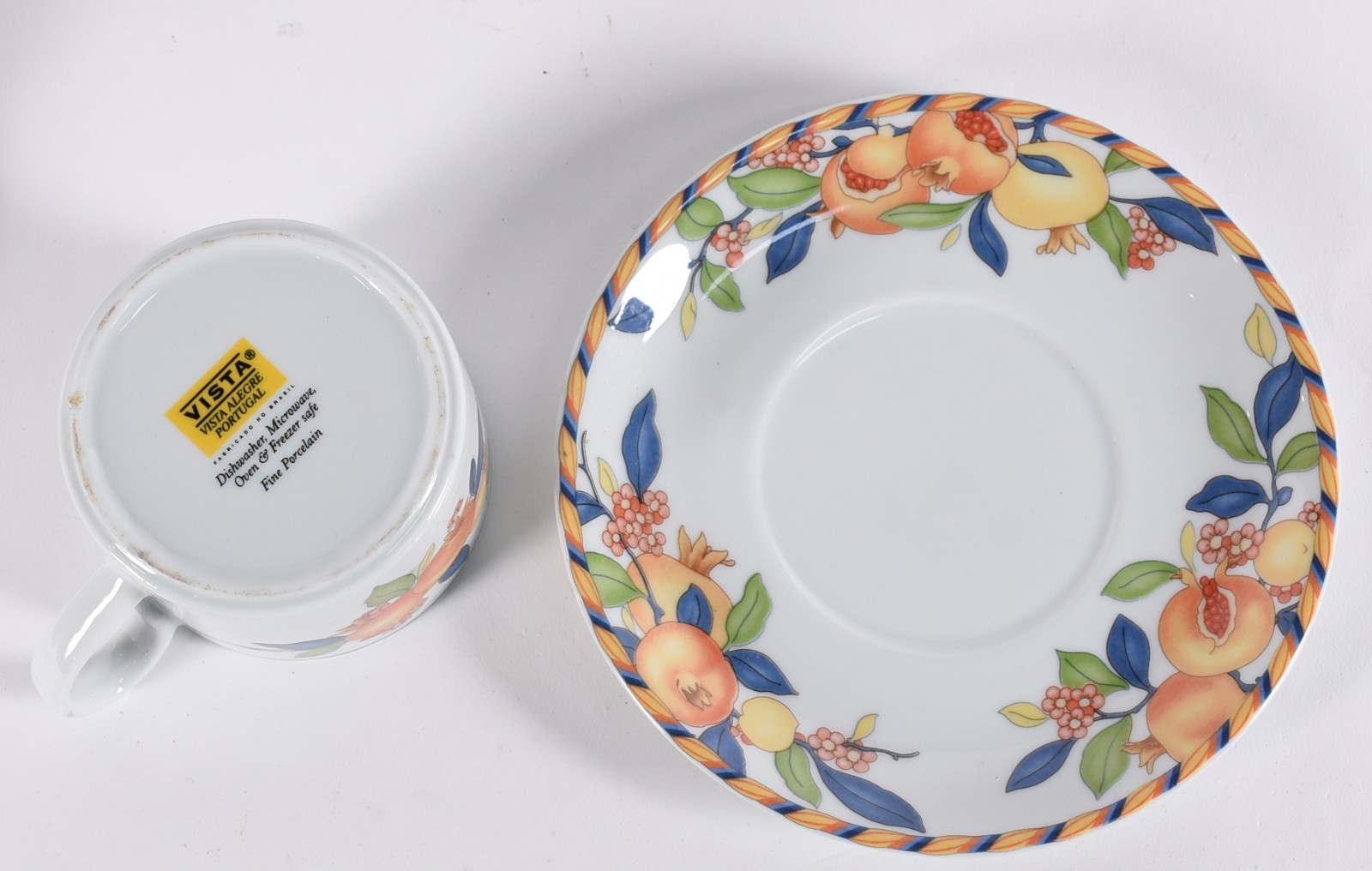 Doze xícaras para chá com pires de porcelana portuguesa Vista Alegre. - foto 4 de 5