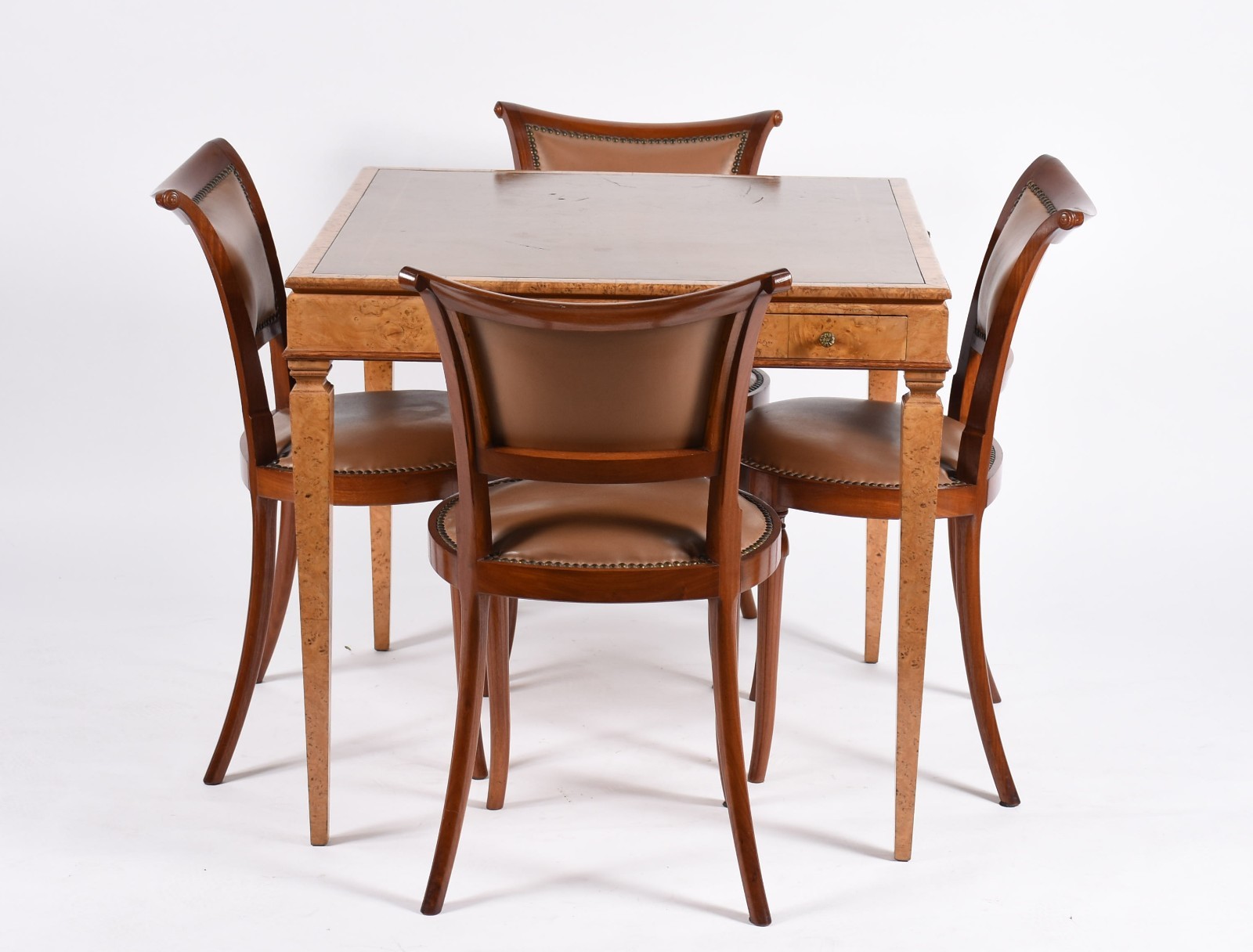 Mesa de jogo de radica com tampo de couro, acompanham 4 cadeiras... - foto 3 de 8