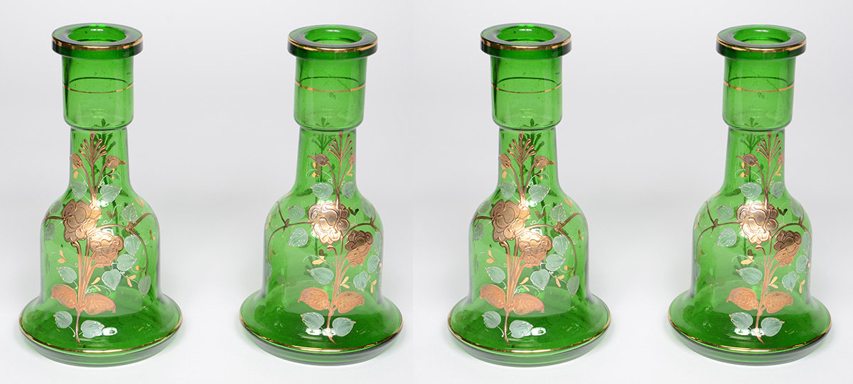 Quatro garrafas na cor verde com dourado iranianas. Altura 29,5 cm...