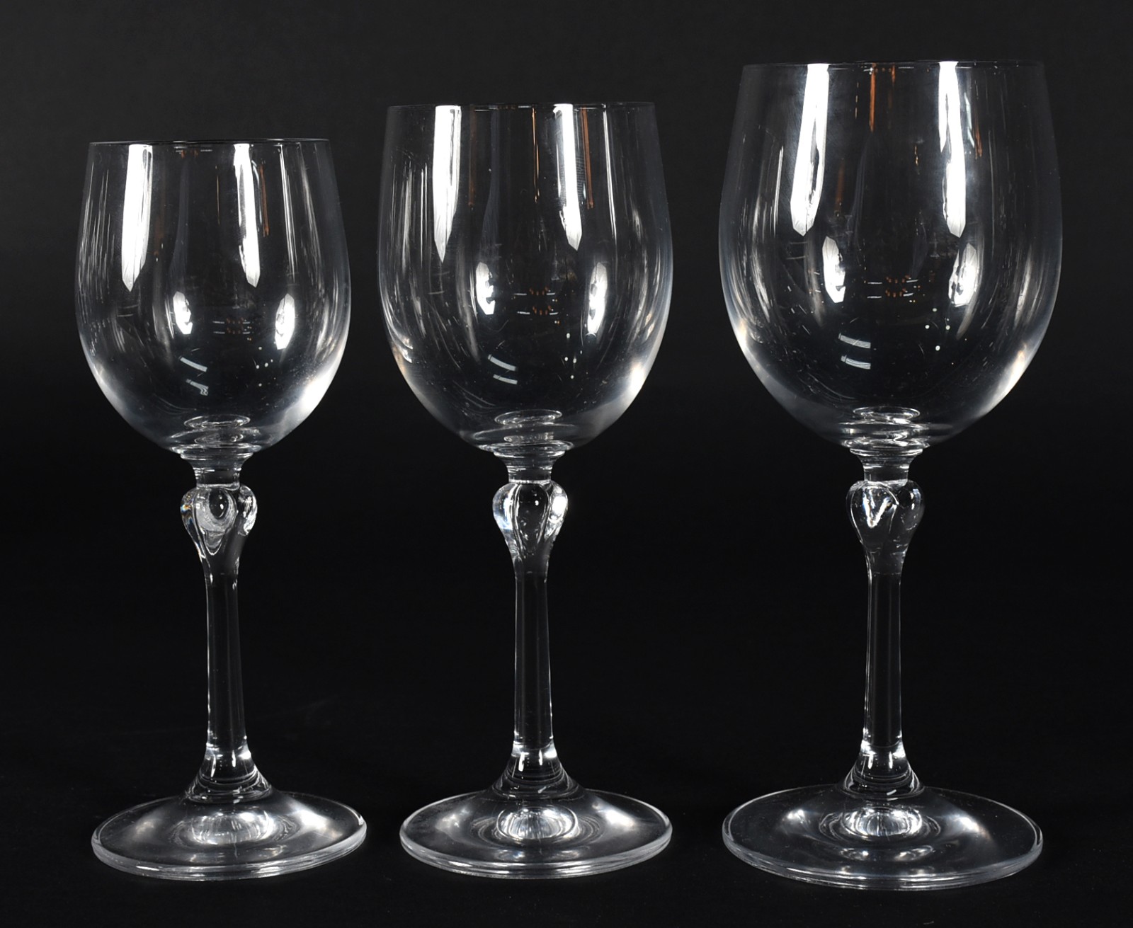 Serviço de cristal composto de: 12 para vinho tinto, 13 para vinho... - foto 2 de 2