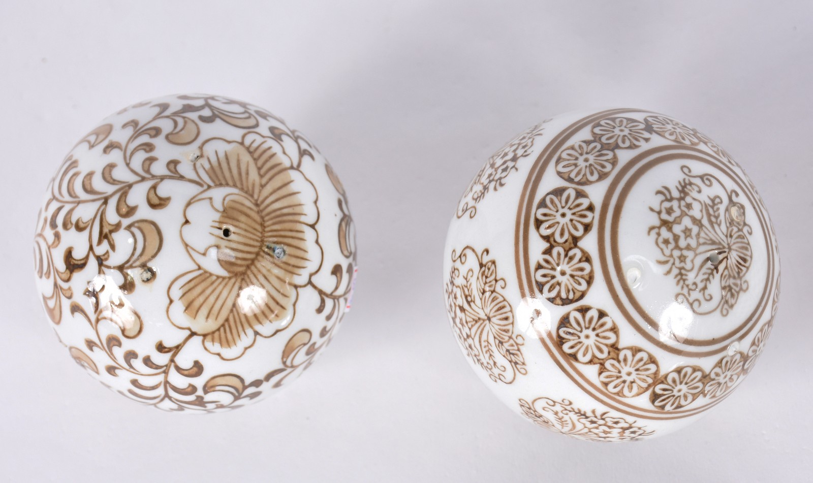 Peso de papel; 4 bolas decorativas de porcelana. - foto 3 de 4