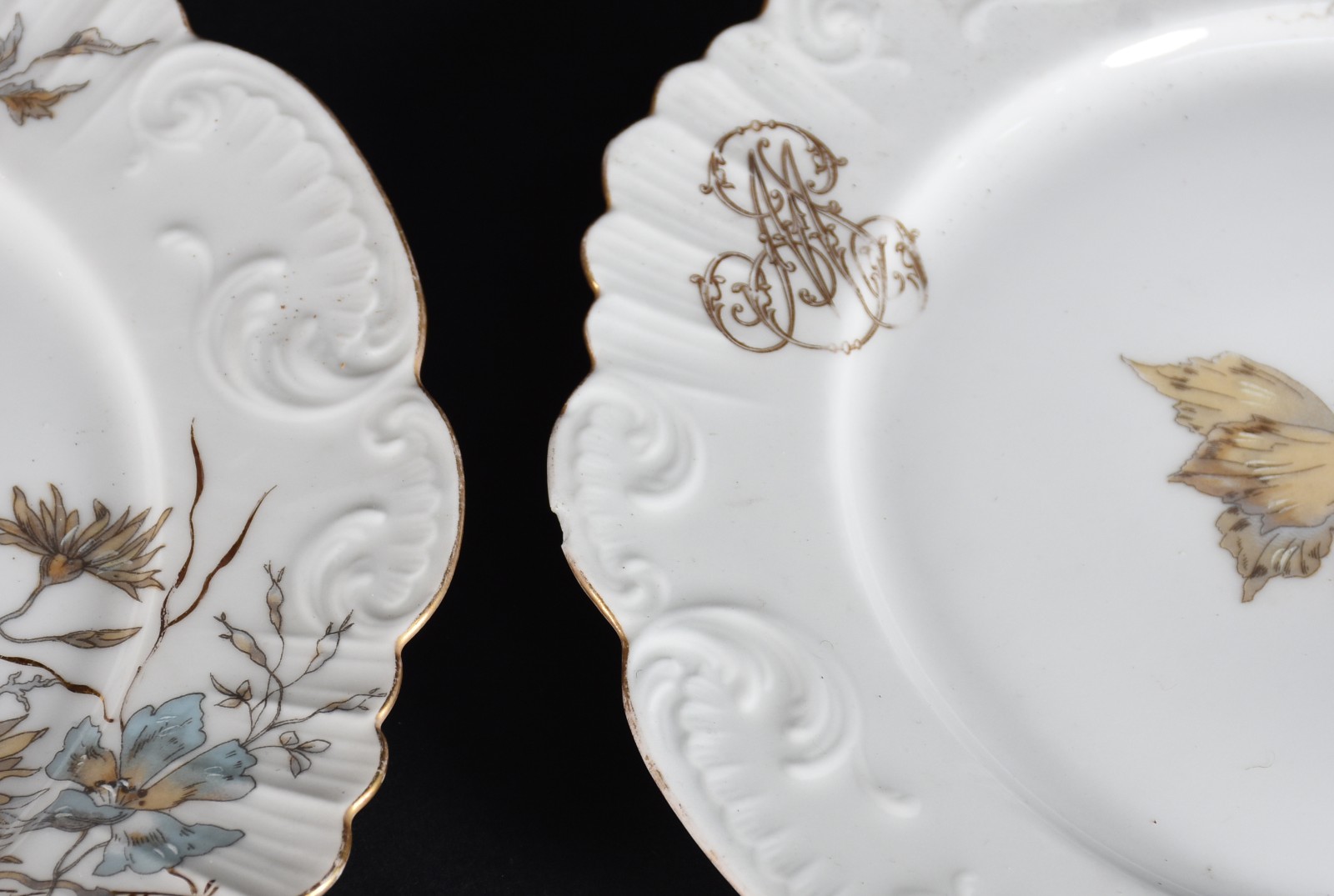 Belíssimo serviço de jantar de porcelana francesa, ricamente decorado... - foto 4 de 7