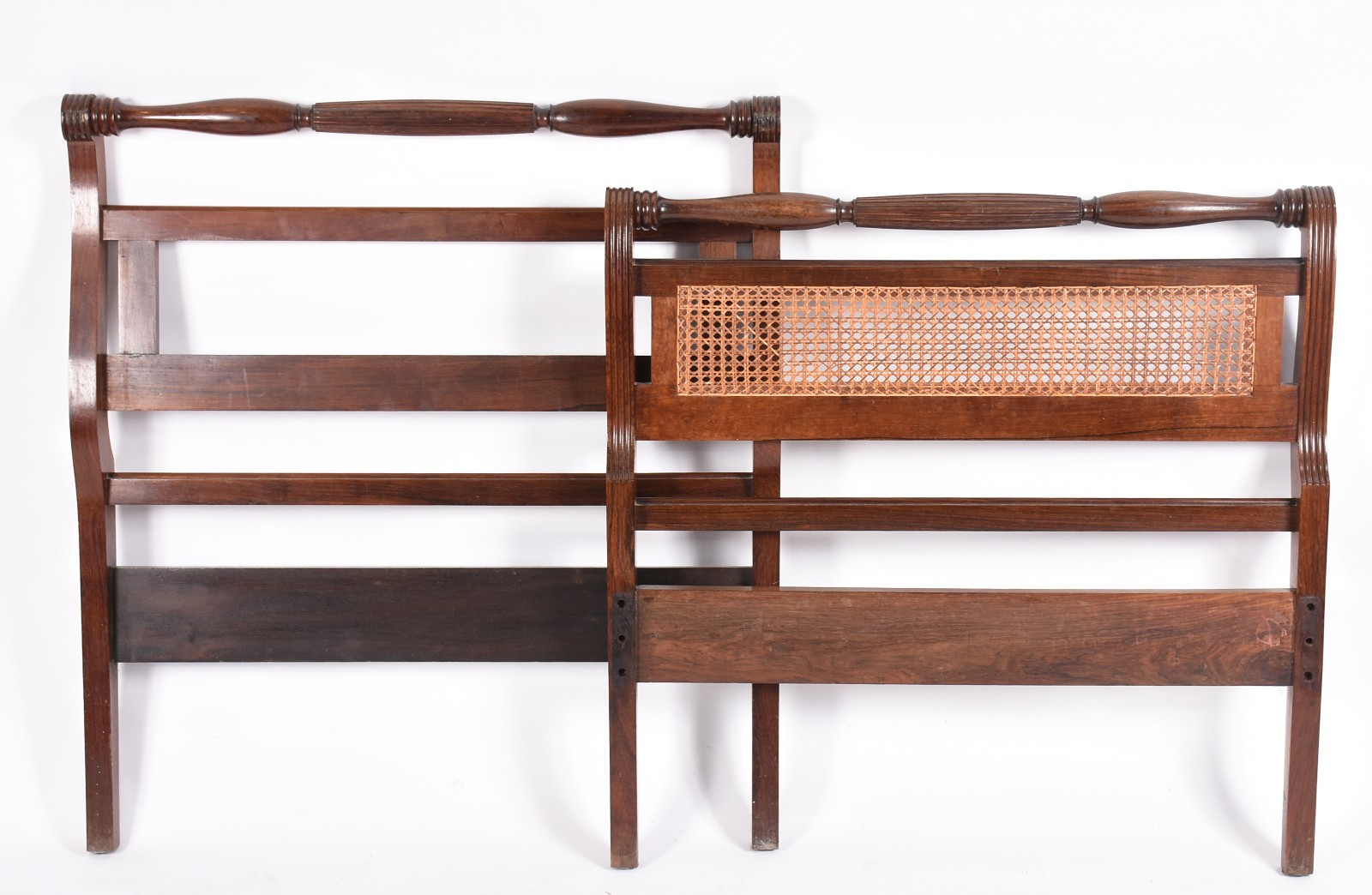 Cama de solteiro de madeira nobre, pezeira com palhinha (cama... - foto 3 de 3