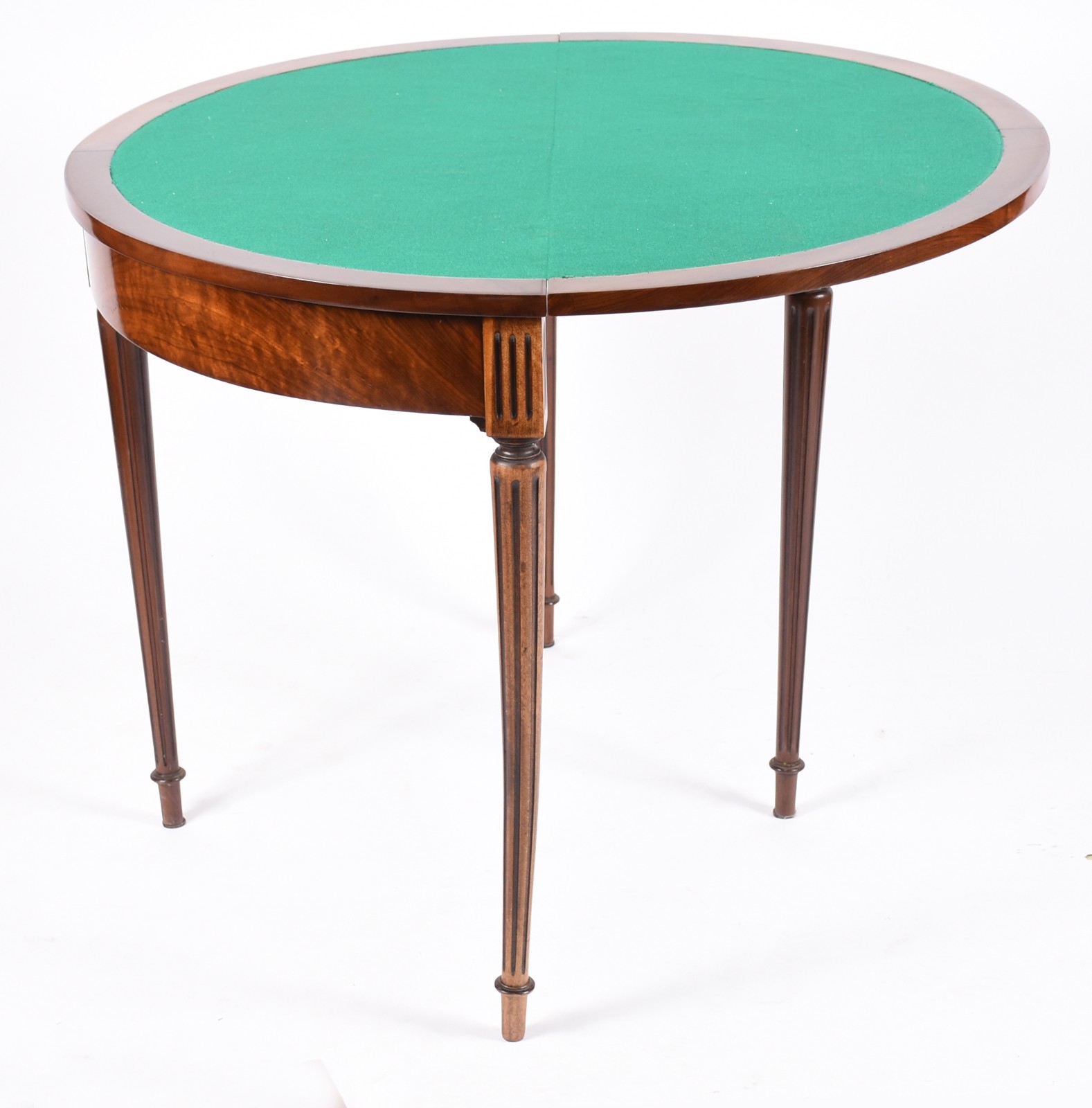 Mesa de madeira nobre feitio meia lua, tampo dobrável ficando no... - foto 4 de 7