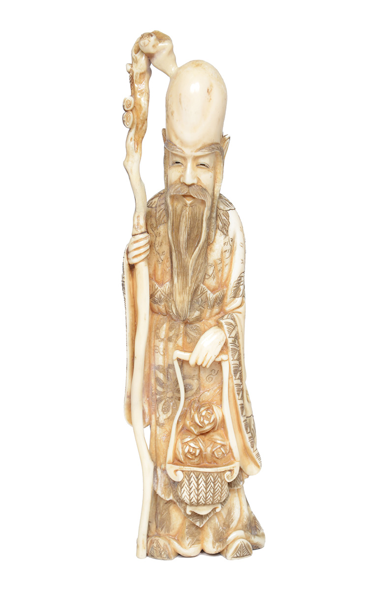 Escultura de marfim representando sábio com cajado, Base com selo... - foto 1 de 3