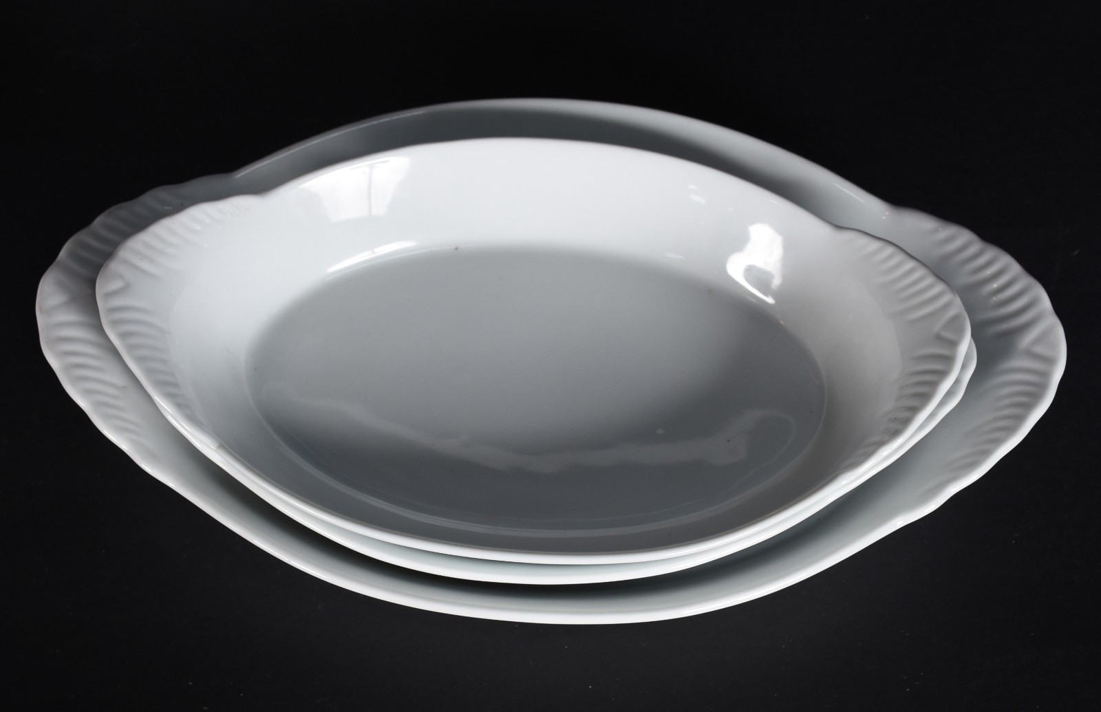 Aparelho de porcelana branca composto de: 10 pratos rasos, 10 para... - foto 4 de 7