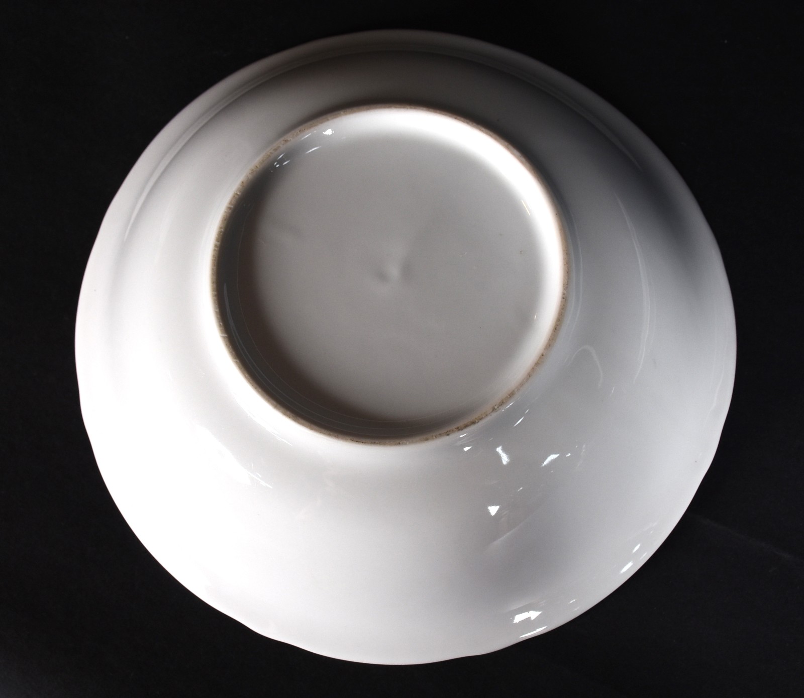 Aparelho de porcelana branca composto de: 10 pratos rasos, 10 para... - foto 6 de 7