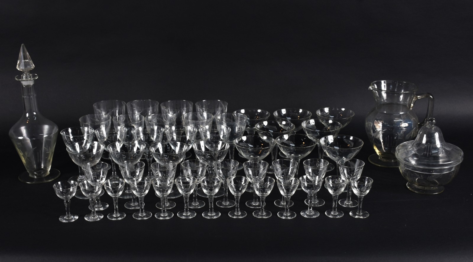 Serviço de cristal composto de: 12 taças para champagne (4 menores)... - foto 1 de 7