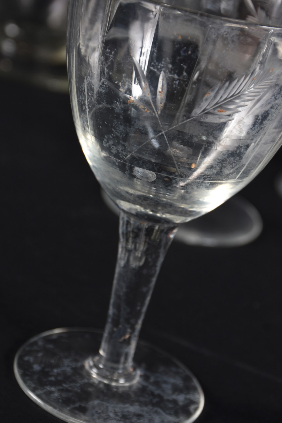 Serviço de cristal composto de: 12 taças para champagne (4 menores)... - foto 7 de 7