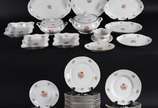 Aparelho de jantar de porcelana tcheca Thun, de... - Aparelho de jantar de porcelana tcheca Thun, decoração floral em policromia,  composto de: <br>24 pratos rasos, <br>11 pratos de sobremesa, <br>...