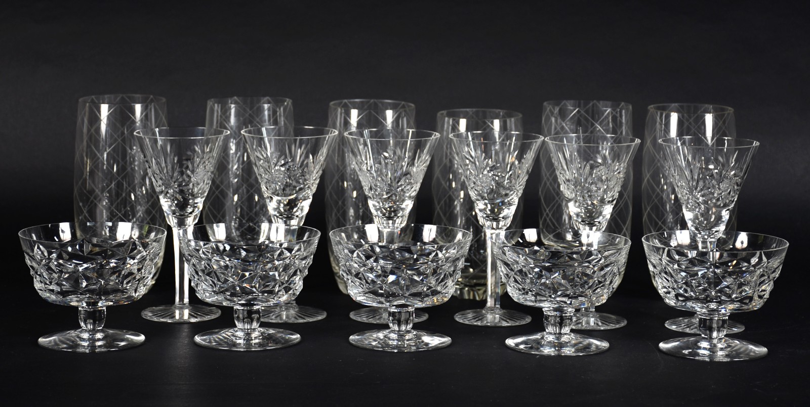 Diversas peças de cristal, sendo 6 copos longos para água, 6 cálices... - foto 1 de 6