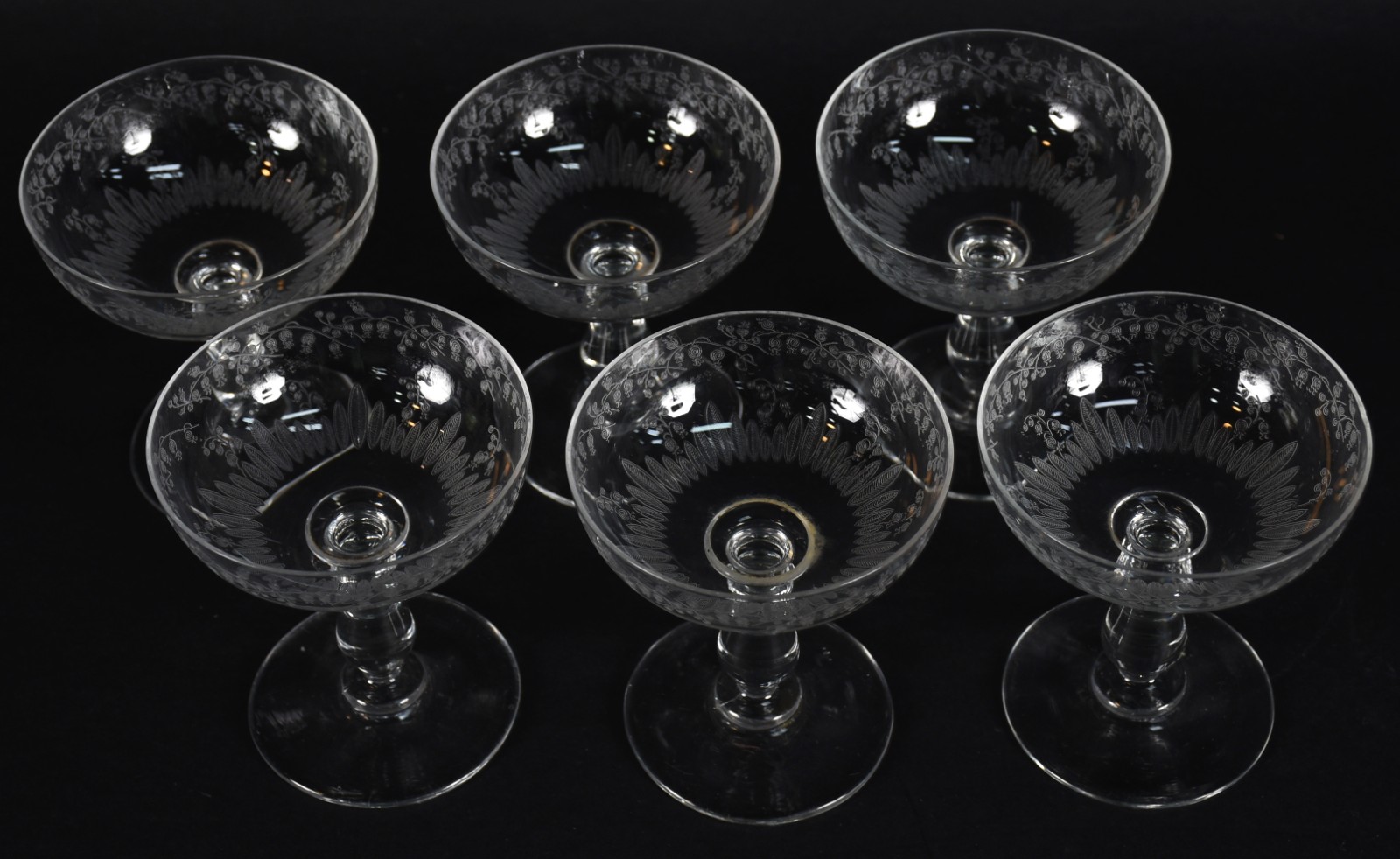 Seis taças para champagne de cristal europeu lavrado com guirlandas... - foto 2 de 4