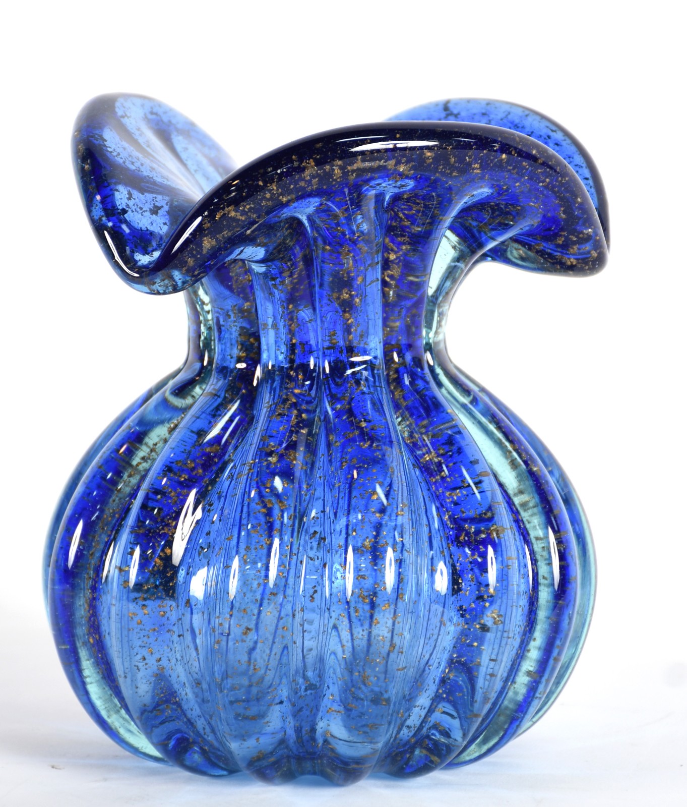 Vaso de vidro decorativo na cor azul com pó de ouro. - foto 1 de 3