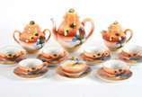 Serviço de chá de porcelana oriental casca de o... - Serviço de chá de porcelana oriental casca de ovo composto de: 6 xícaras com pires (2 com fio de cabelo), bule, açucareiro, leiteira e manteigue...