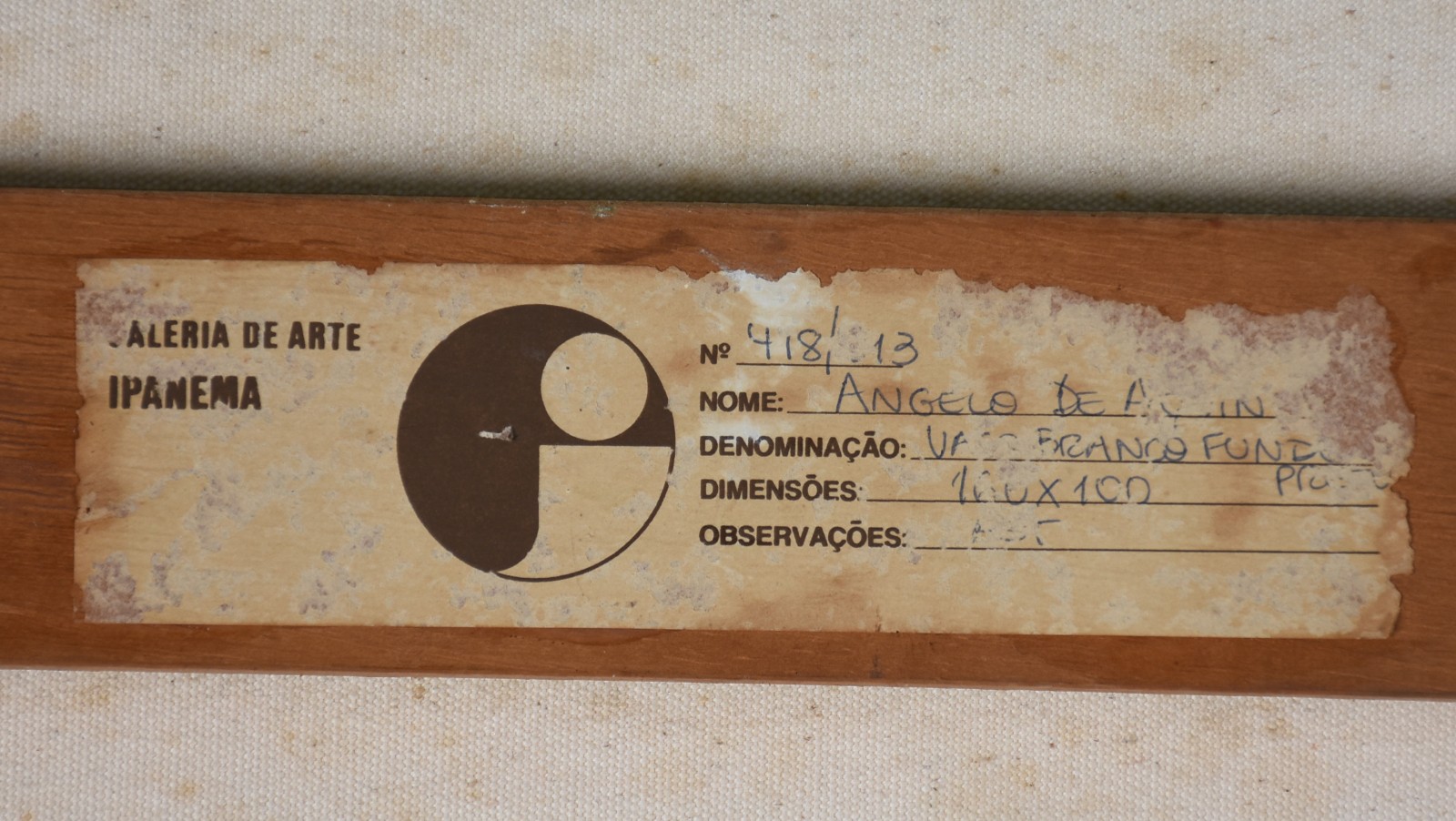 Angelo de Aquino (1945-2007), Vaso branco, fundo preto - foto 3 de 3