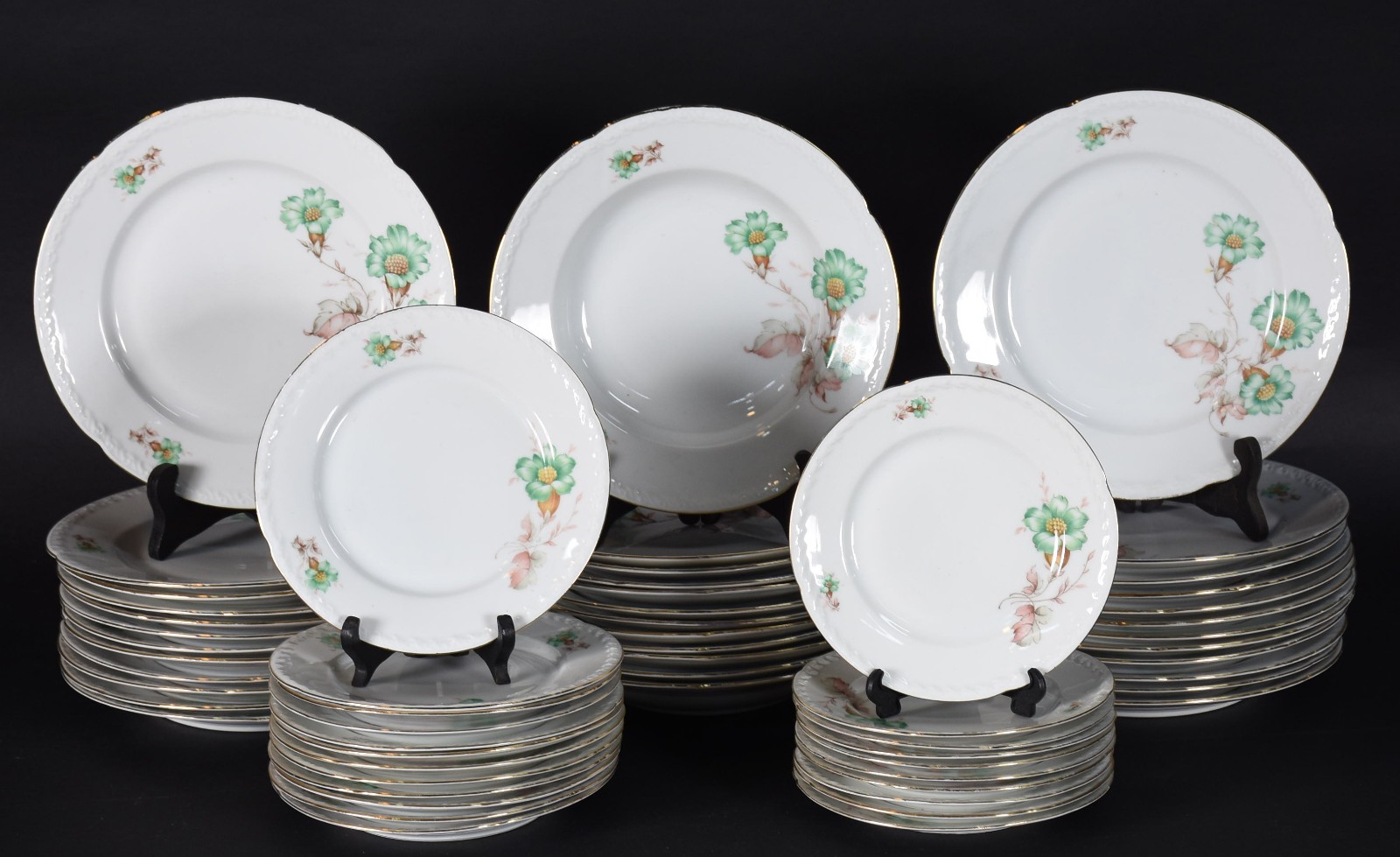 Aparelho de jantar de porcelana Tcheca composto de: 24 pratos rasos... - foto 1 de 4