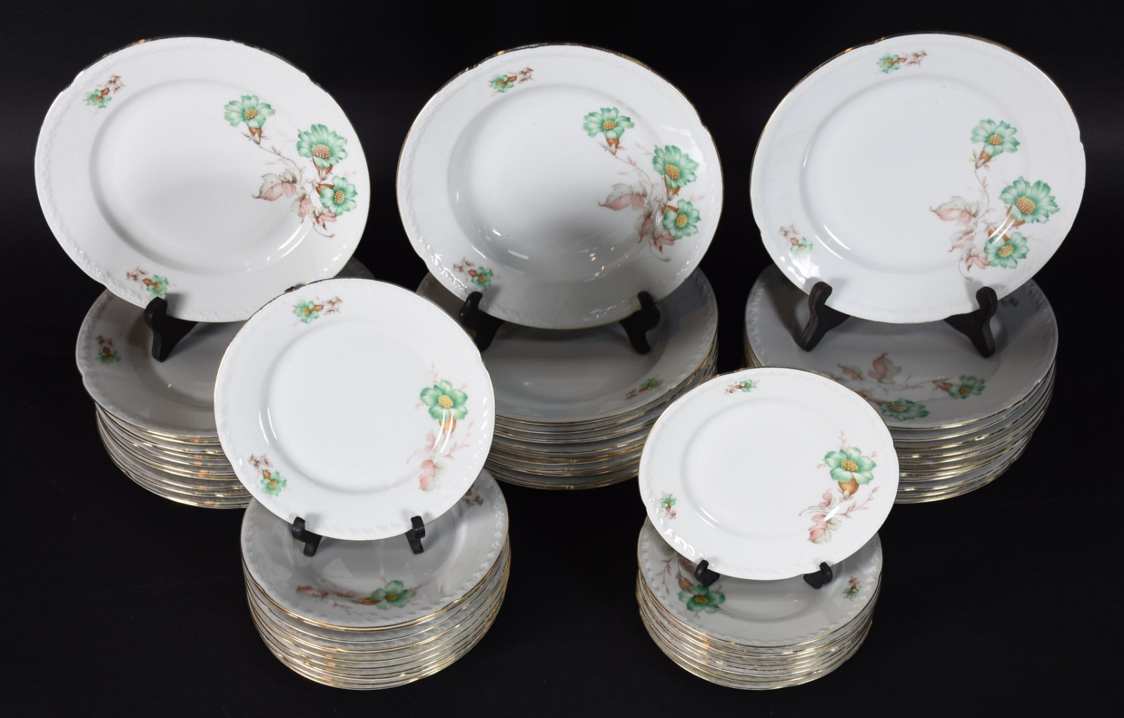 Aparelho de jantar de porcelana Tcheca composto de: 24 pratos rasos... - foto 2 de 4