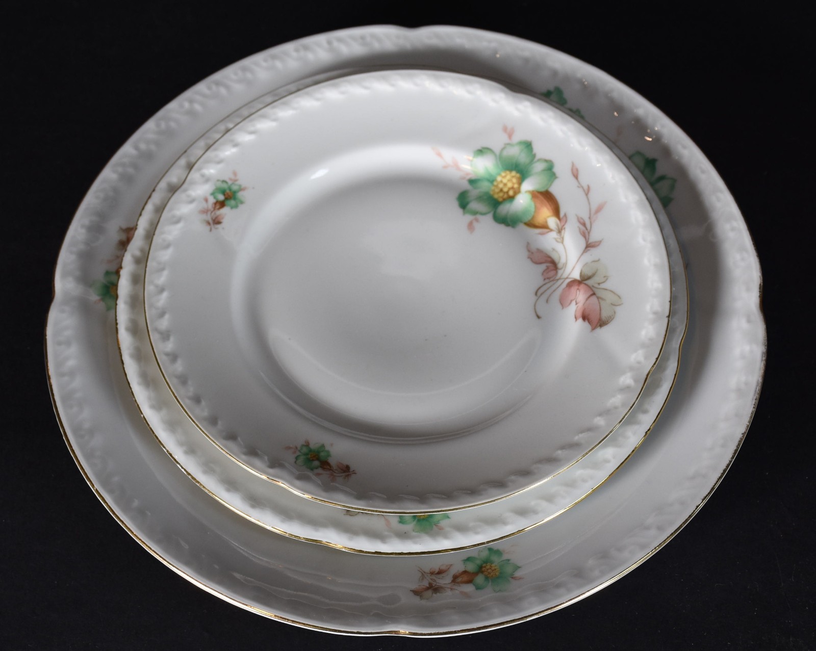 Aparelho de jantar de porcelana Tcheca composto de: 24 pratos rasos... - foto 3 de 4