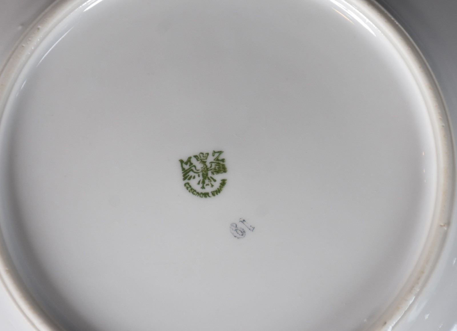 Aparelho de jantar de porcelana Tcheca composto de: 24 pratos rasos... - foto 4 de 4